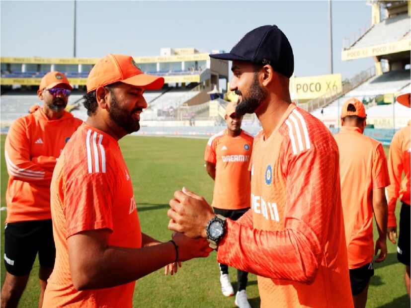 আকাশের পরিবারে এই সময়টা বড় চাপের সময় ছিল আকাশের পরিবারের জন্য টাকা রোজগার করা জরুরি ছিল৷ তিন বছরের জন্য ক্রিকেট থমকে গিয়েছিল তার জীবনে৷ আকাশ নিজের জীবনের চাকা ঘুরিয়ে নেওয়ার লড়াইতে নেমে পড়েন৷ কিন্তু খেলা থেকে এটা বেশিদিন দূরে সরিয়ে রাখতে পারেনি৷ Photo Courtesy- BCCI/X Account 