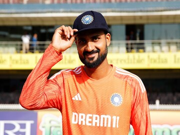 ভারতীয় ক্রিকেট 'আকাশ'-এ জ্বলল নতুন 'দীপ',জীবন সংগ্রাম জানলে স্যালুট করবেন আপনিও