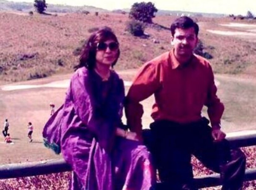 তাঁর সংযোজন, &quot;তাছাড়া নীরজ মুম্বইয়ে ব্যবসা করার চেষ্টাও করেছে। তবে ও ছোট টাউনের সরল ছেলে। এখানে ব্যবসা করতে গিয়ে ঠকেছে। আমি চাইনি আমার জন্য বারবার প্রতারিত হোক। তাই ওকে শিলংয়ে থাকার পরামর্শ দিয়েছি।&quot;