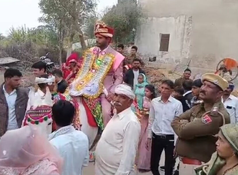 কিন্তু এহেন কড়া নিরাপত্তার বেষ্টনীর কারণটা ঠিক কী? হবু বর রাহুল জানিয়েছিলেন যে, বিয়ের আগে তাঁদের গ্রামে কিছু মানুষ তাঁদের পরিবারকে সাবধান করেছিল। জানিয়েছিল যে, ঘোড়ায় চেপে বিয়ে করতে যাওয়া চলবে না।