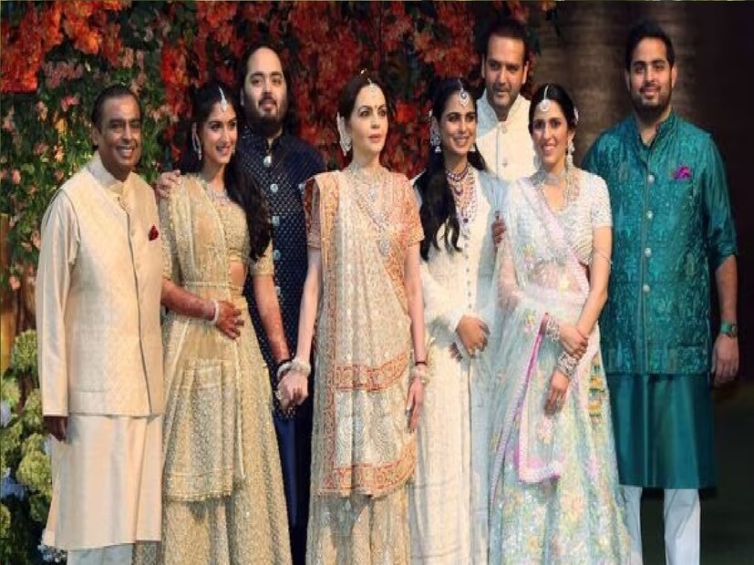 'মানবসেবা হি মাধব সেবা' অর্থাৎ 'মানবতার সেবাই ঈশ্বরের সেবা', বহু পুরনো ভারতীয় প্রবাদকে সবসময় মেনে চলেন আম্বানি পরিবার। এই নীতির চেতনায় তাঁরা তাঁদের পরিবারের প্রতিটি বড় অনুষ্ঠান শুরু করেন মানুষের সেবা করে। যা তাঁদের সম্প্রদায়ের প্রতি তাঁদের প্রতিশ্রুতি আরও দৃঢ় করে।