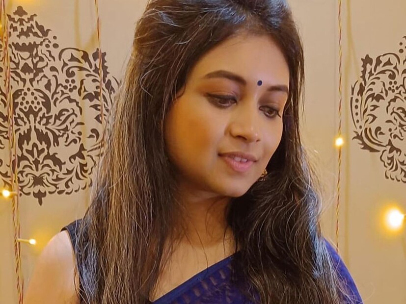 পাত্রী টলিপাড়ার খুবই পরিচিত৷ তাকে নিয়েই চলছিল দীর্ঘদিনের জল্পনা৷ এবার জল্পনা সত্যি করেই ছাদনাতলায় গায়ক৷ পেশায় সঙ্গীতশিল্পী প্রস্মিতা পালের সঙ্গে বিবাহবন্ধনে আবদ্ধ হতে চলেছেন  অনুপম রায়৷ জানা যাচ্ছে, আগামী ২ মার্চ বিয়ের পিঁড়িতে বসবেন তাঁরা৷ আপাতত তাঁদের বিয়ে নিয়ে জল্পনা তুঙ্গে৷
