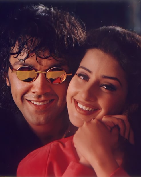 ববি বলেন, ‘‘ওই ছবিতে ফাইট মাস্টার ও তাঁর ভাইও অভিনয় করেছিলেন। তাঁদের সঙ্গে মণীষার একটা দৃশ্য ছিল। ওই দৃশ্যের শ্যুটিংয়ের আগে আমি ওঁদের পেঁয়াজ খেতে বলি। আর বলি, মণীষার কাছে গেলে জোরে জোরে নিঃশ্বাস নেবে। যখন ওই দৃশ্যের শ্যুট হচ্ছে, আমি নিঃশ্বাস চেপে বসে আছি। দেখছি, মণীষা কী করে।’’ প্রসঙ্গত, ‘গুপ্ত’ ববি দেওলের দ্বিতীয় ছবি। ১৯৯৭ সালে রিলিজ হয়। এই ছবি সেই সময় প্রায় ১৮.২৩ কোটি টাকার ব্যবসা করেছিল।