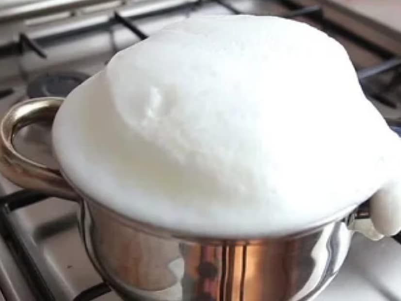 Chhana or Milk: দুধ স্বাস্থ্যের জন্য খুবই উপকারী বলে মনে করা হয়। দুধ অনেক পুষ্টির যোগান দিতে যথেষ্ট। তবে কি এটা জানেন যে, দুধ অনেকেরই হজম হয় না। তবে দুধ থেকে তৈরি ছানাও অন্যতম সুস্বাদু খাবার। এটি হজমে খুব সমস্যা হয় না। এটি স্বাস্থ্যের জন্য খুবই উপকারী বলে মনে করা হয়।
