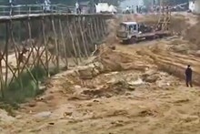 চন্দ্রকোনাতে ব্রিজের কাজ শুরু হতেই ঠিকাদারের বিরুদ্ধে বড় অভিযোগ!
