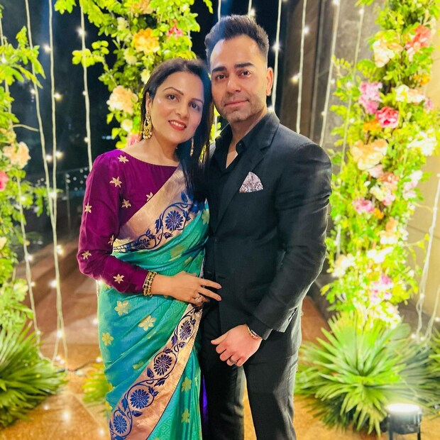 সোশ্যাল মিডিয়াতেই বেশ সক্রিয় বিরাট কোহলির বৌদি চেতনা কৌহলি । নিজের ঘন ঘন ছবিও শেয়ার করেন তিনি। চেতনার সোশ্যাল মিডিয়ায় পোস্ট করা ছবিগুলি থেকেই বোঝা যায় সে কতটা সুন্দরী।