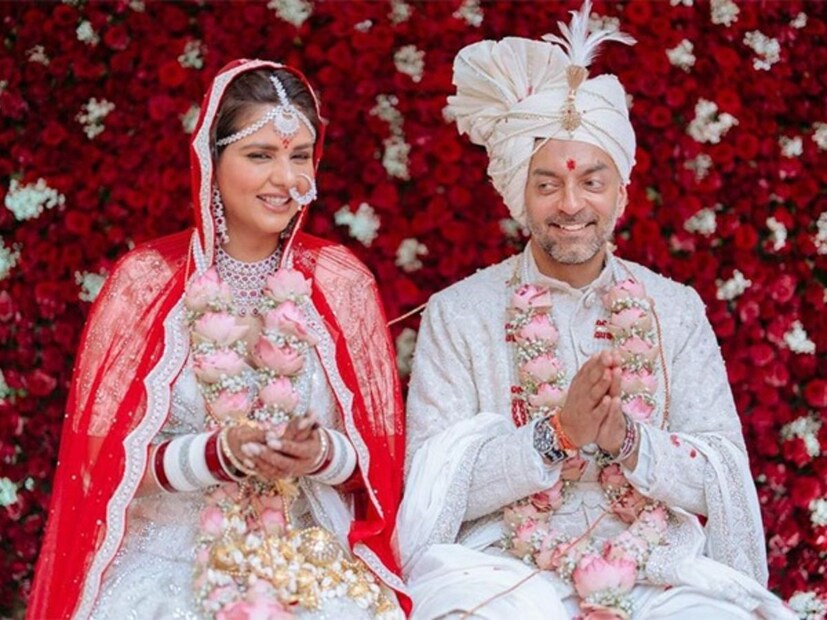 ছেলে জেদনকে নিয়ে কেনিয়া ছেড়ে মুম্বইতে এসেছেন তিনি। যদিও দলজিতের সহকারী জানান, তাঁর বাবা ও মায়ের শারীরিক অসুস্থতার কারণে বেশ কয়েক দিন ধরেই মুম্বইতে রয়েছেন তিনি। 