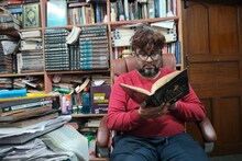 বইমেলা থেকে লাখ লাখ টাকার বই কিনলেন শিক্ষক! টাকার অঙ্ক শুনলে চোখ কপালে উঠবে