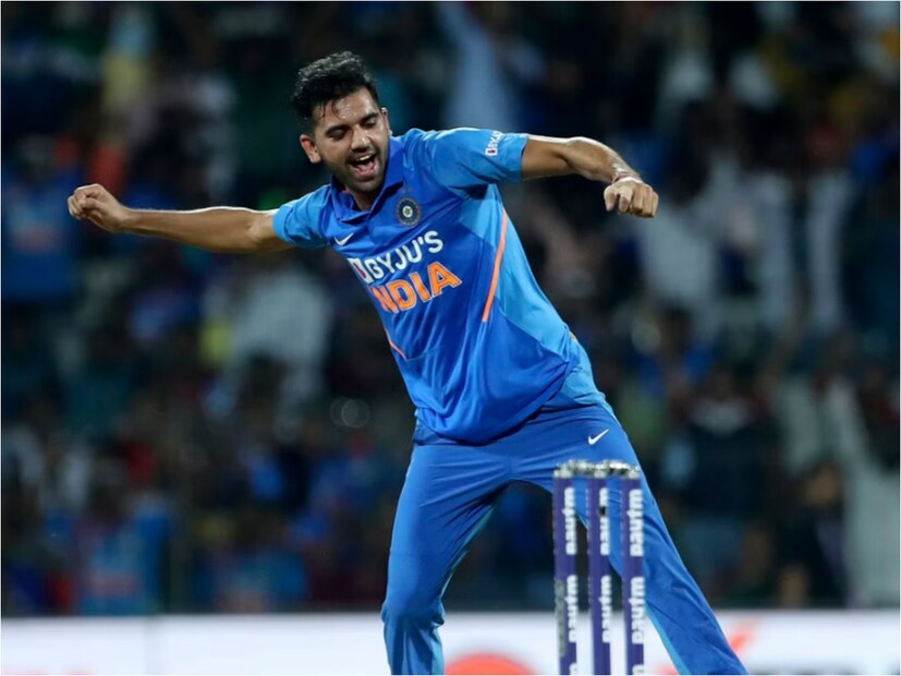দীপক চাহার: চোট ও পারফরম্যান্সে খরার কারণে দীর্ঘ দিন জাতীয় দলের বাইরে ছিলেন দীপক চাহার। দক্ষিণ আফ্রিকা সফরে দলে ফিরলেও ব্যক্তিগত কারণে ছুটি নেন তিনি। দীপক চাহারের কাছে সময় থাকলেও একাধিক পারফর্ম করা পেসারদের ভিড়ে তার দলে ফেরাটা মুশকিল।