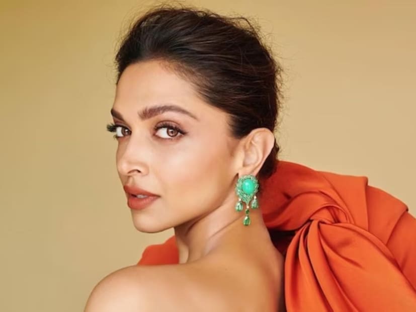 যদিও অন্তঃসত্ত্বা হওয়ার বিষয়ে মুখে কুলুপ এঁটেছেন দীপিকা। রণবীরও এই নিয়ে কোনও মন্তব্য করেননি। তবে তাঁদের অভিভাবক হওয়ার গুঞ্জনে উত্তাল বলিউড। নেটমাধ্যমেও চলছে বিস্তর আলোচনা। ইতিমধ্যেই অনুরাগীরা শুভেচ্ছা জানাচ্ছেন তাঁদের।