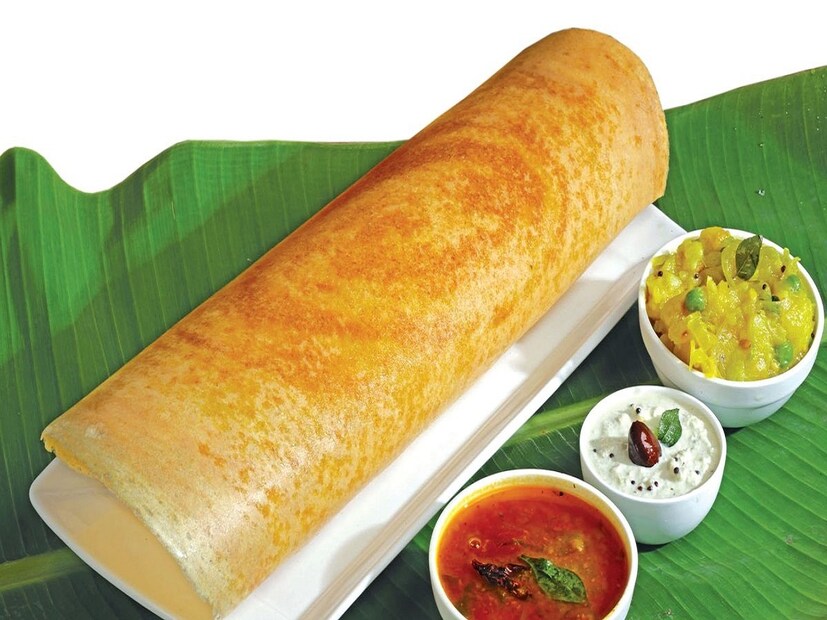 দোকানেই ঘরের স্বাদের মশলা ধোসা তৈরি করেন তিনি।ঘরোয়া উপকরণেই কিভাবে তৈরি সম্ভব সুস্বাদু মশলা ধোসা জানালেন প্রস্তুতকারক সুবল শর্মা।