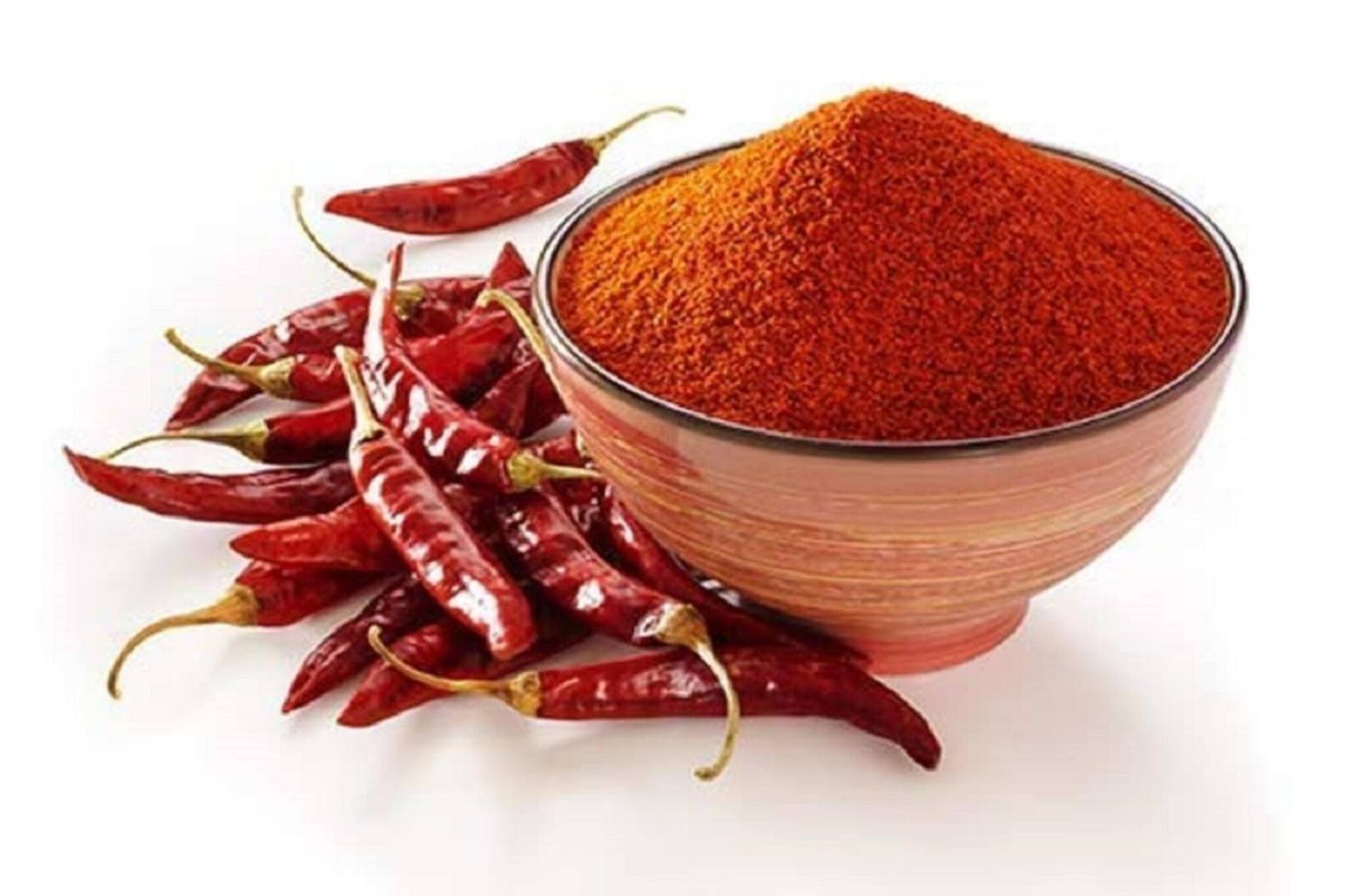 রান্নায় লাল লঙ্কার গুঁড়ো না দিলে যেন রংটাই ভাল লাগে না! শরীরে কী প্রভাব জানেন?
