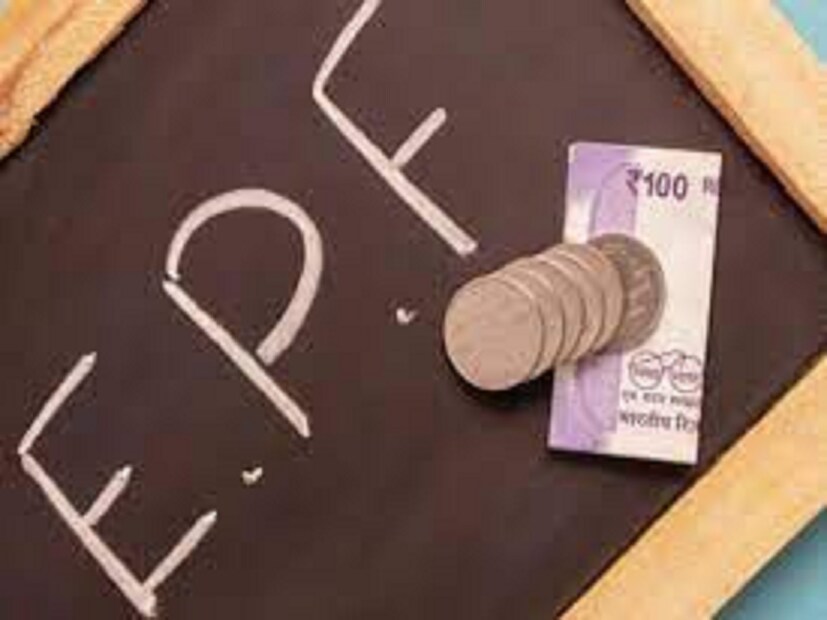 EPFO কর্মচারীদের ভবিষ্যত তহবিলের (EPF) সুদের হার ২০২৩-২৪ সালে বিগত তিন বছরের সর্বোচ্চ ৮.২৫ শতাংশে বাড়ানো হয়েছে, যা আগে ৮.১৫ শতাংশ ছিল। পিপিএফ, সুকন্যা সমৃদ্ধি যোজনা এবং পোস্ট অফিস ডিপোজিটের মতো ছোট সঞ্চয় প্রকল্পের তুলনায় সুদের হার এখন বেশি, যা বার্ষিক ৮.২ শতাংশ পর্যন্ত অফার করে।