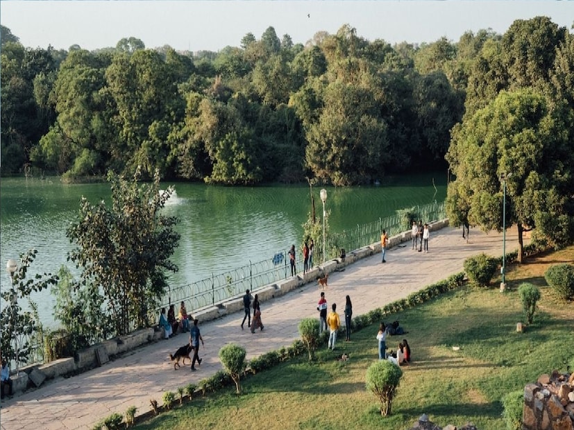 IMD Weather Alert: শুক্রবার, দিল্লির সর্বোচ্চ তাপমাত্রা ২৮.৭ ডিগ্রি সেলসিয়াসে নেমে গিয়েছিল, যা এই মরশুমের জন্য স্বাভাবিক। 