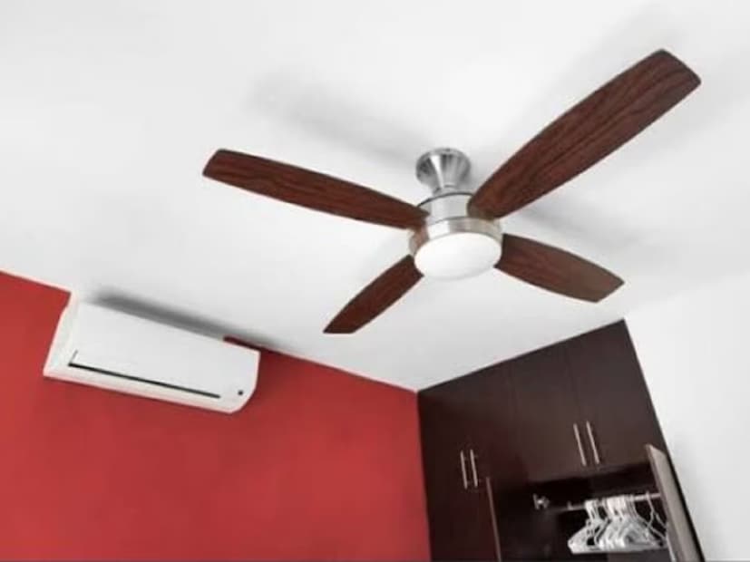 Fan with AC: কেউ কেউ বলেন, এসি চলাকালীন সিলিং ফ্যান ব্যবহার করা উচিত নয়, কারণ সিলিং ফ্যান গরম বাতাসকে নীচে ঠেলে দেয়। তাই এয়ার কন্ডিশনার ব্যবহার করার সময় সিলিং ফ্যান বন্ধ করা উচিত বলে মনে করেন অনেকে।