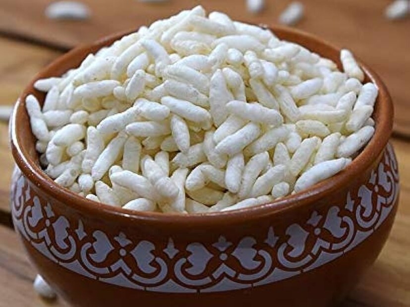 মুড়ি খেতে অনেকেই খুব ভালবাসেন৷ সকাল হোক বা সন্ধ্যা জলখাবারে  অনেকেই মুড়ি খান৷ মুড়ি শরীরের জন্যও খুব স্বাস্থ্যকর৷ তবে মুড়ি খেলেই হল না৷ কীভাবে মুড়ি খেলে উপকার পাওয়া যাবে তা জেনে নেওয়াটা সবথেকে বেশি জরুরি৷
