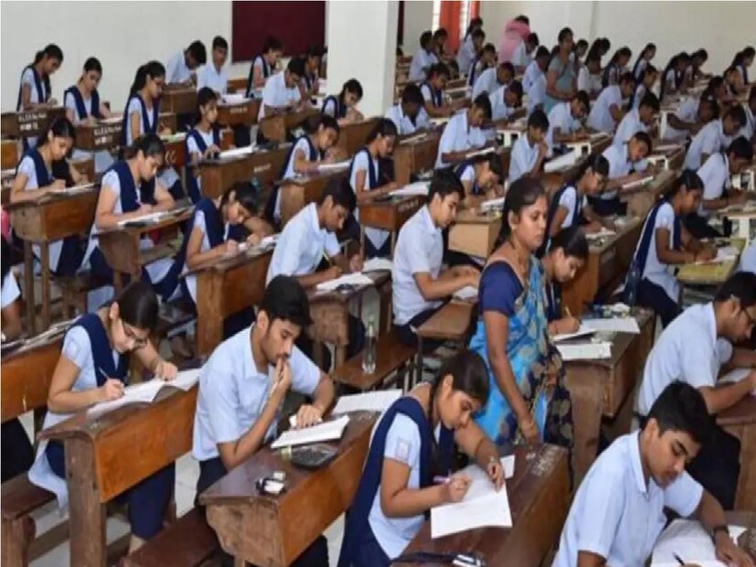 আরও একবার, বোর্ড পরীক্ষার গরম বাজারে এই উত্তরটি ভাইরাল হয়ে ঘুরছে সকলের ফোনে ফোনে৷