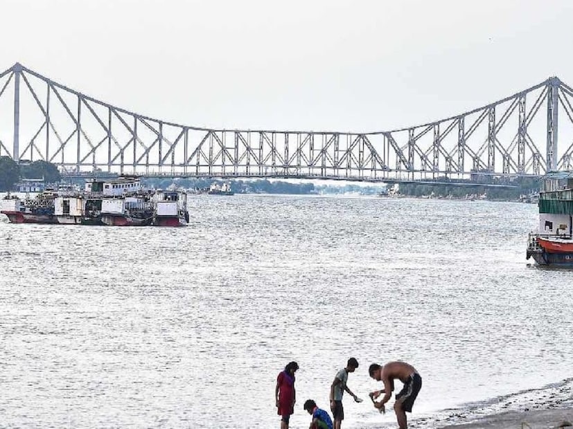 অতীতে সতর্কবার্তার পর পশ্চিমবঙ্গ সরকারের পক্ষ থেকে জমা দেওয়া রিপোর্ট পর্যালোচনা করেই এই নির্দেশ দিয়েছে জাতীয় পরিবেশ আদালত৷ 