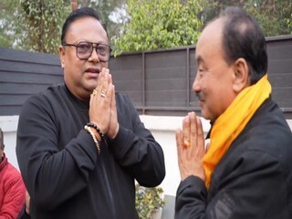 অনীত থাপার সঙ্গে গোপাল লামা৷ 