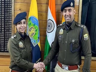 স্ত্রীর হাত থেকে দায়িত্ব বুঝে নিলেন স্বামী; হিমাচলের এসপি অফিসে বিরল দৃশ্য