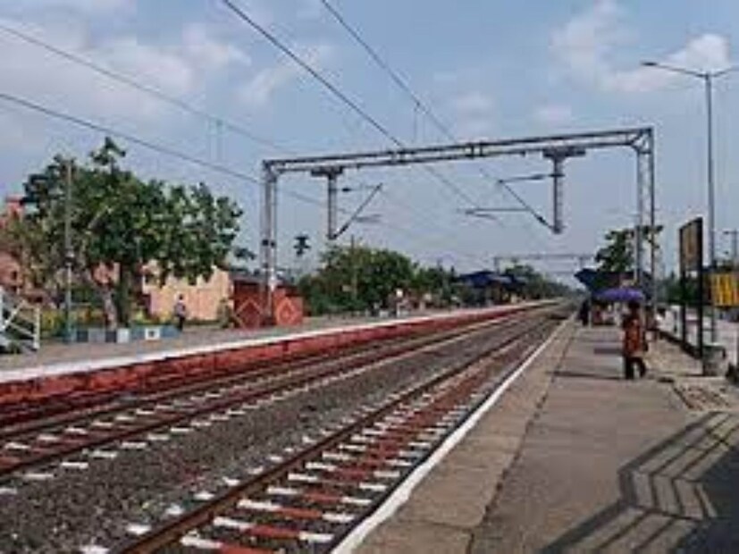 এদিন মালদহ কোর্ট স্টেশনে পরিকাঠামো উন্নয়নের উদ্যোগকে স্বাগত জানিয়েছে জেলার ব্যাবসায়ী মহল। মালদহ মার্চেন্ট চেম্বার অফ কমার্সের সভাপতি জয়ন্ত কুন্ডু বলেন, &quot;দীর্ঘদিন ধরে আমরা এই স্টেশনের উন্নয়নের দাবি করেছিলাম। অবশেষে রেল কর্তৃপক্ষ উদ্যোগ নেওয়ায় আমরা খুশি। এই স্টেশনের সাহায্যে ভারত- বাংলাদেশের মধ্যে ব্যবসা-বাণিজ্য এবং যাতায়াত আরও সহজ হতে পারে। এতে দুই দেশই উপকৃত হবে।&quot; ( প্রতীকী ছবি)
