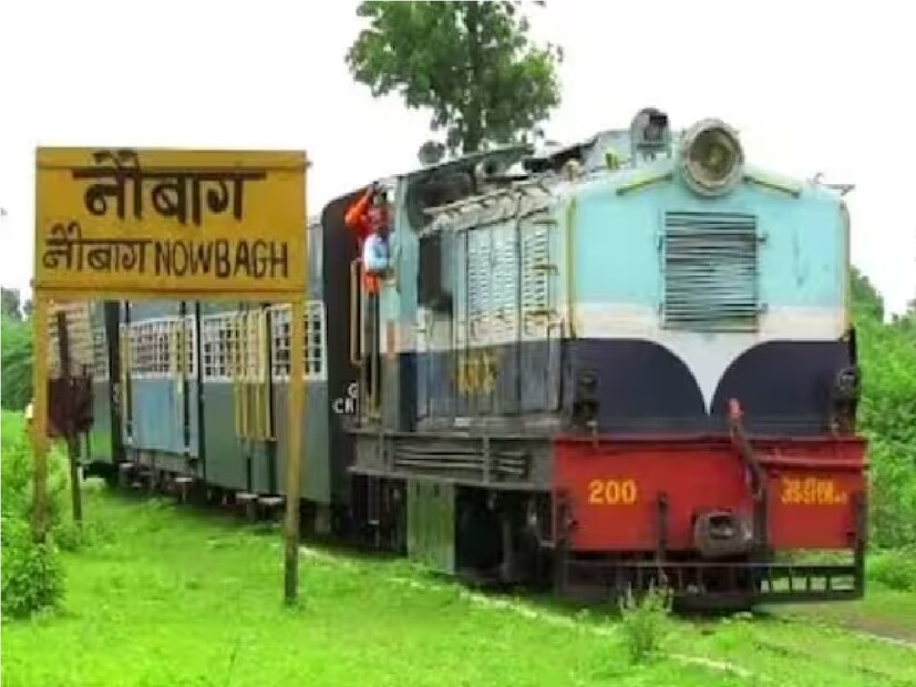 ১৮৫০ নাগাদ তৎকালীন ব্রিটিশ সরকার বোম্বে থেকে থানে পর্যন্ত ভারতে প্রথম  রেলওয়ে ট্র্যাক স্থাপন করে। ভারতের বেশিরভাগ প্রধান রেল পরিষেবা ব্রিটিশদের দ্বারা স্থাপিত হয়েছিল, ভারত সরকার স্বাধীনতার পরে  সেই রেলওয়ে পরিষেবা পুরোপুরি নিজের হাতে নেয়৷ ১৯৪৭ থেকে শুরু করে এখনও পর্যন্ত ভারতে প্রতি বছর হাজার- হাজার কোটি টাকা খরচ করে ট্রেন পরিষেবা চালানো হচ্ছে৷ পাশাপাশি তার আধুনিকীকরণেরও ব্যবস্থা চলছে৷