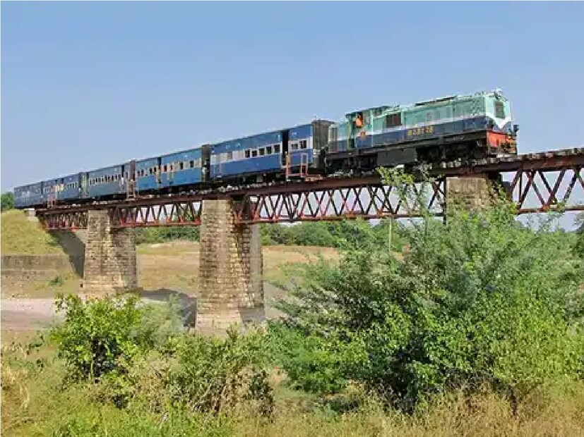 পরবর্তীতে গিলিক-নিক্সন কোম্পানি ব্রিটিশ ভারতীয় ঔপনিবেশিক প্রশাসনের সঙ্গে মিলিত হয়ে সেন্ট্রাল প্রভিন্সেস রেলওয়ে কোম্পানি প্রতিষ্ঠা করে। (CPRC)। এই শকুন্তলা ন্যারো গেজ রেলপথের উদ্দেশ্য ছিল ইয়াভাতমাল থেকে বোম্বে  (মুম্বই) পর্যন্ত তুলো পরিবহন করা। এরপর যা  পাঠানো হযত ইংল্যান্ডের ম্যানচেস্টারে।