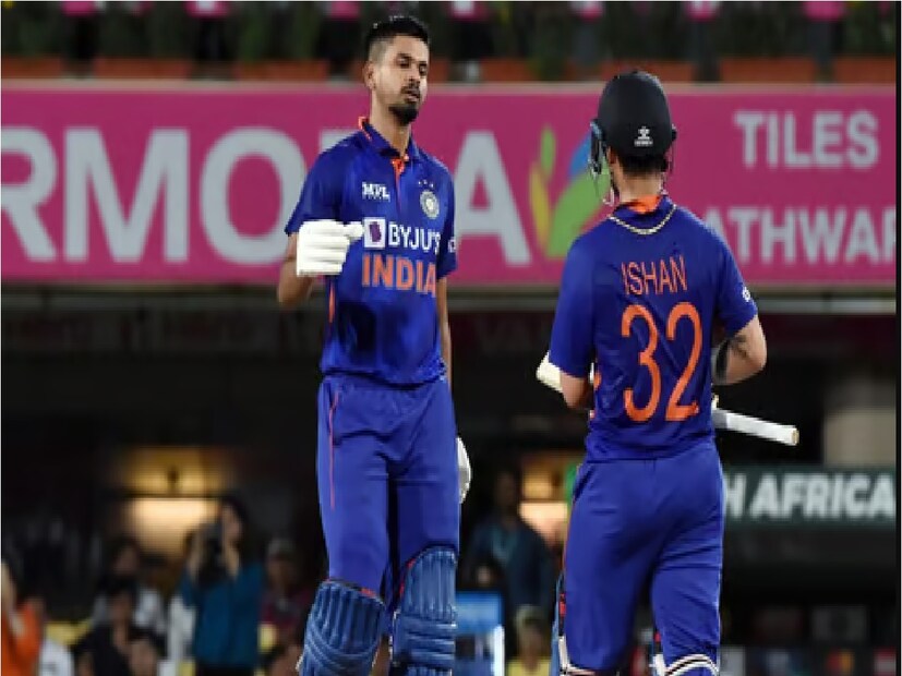 সেক্ষেত্রে  শ্রেয়স আইয়ার ও ইশান কিষাণের বার্ষিক চুক্তি আর রিনিউ বা পুনর্নবীকরণ করবে না বিসিসিআই৷ এই মুহূ্র্তে ভারতীয় ক্রিকেটের দুই তরুণ তুর্কি ক্রিকেটার আইপিএলকেই খালি গুরত্ব দিচ্ছিলেন৷ এঁদের সঙ্গে নাম রয়েছে দীপক চাহারেরও৷