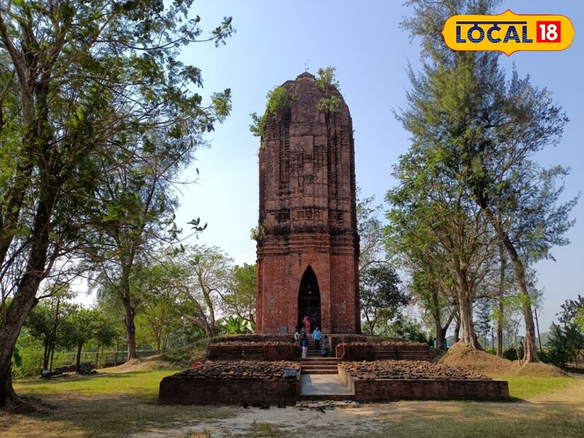 ১৪ ফেব্রুয়ারি ছিল ভ্যালেন্টাইনস ডে সঙ্গে সরস্বতী পুজো। সেজন্য ঐতিহাসিক জটার দেউলে ভিড় ছিল স্বাভাবিকের থেকে বেশি। ভ্যালেন্টাইনস ডে-র দিন মন্দিরের গায়ে নাম লেখা হয়েছে বলে অভিযোগ। সেই সঙ্গে কিছু ইটও ভাঙা হয়েছে। এমন অভিযোগ শেয়ার হয়েছে সোশ্যাল মিডিয়ায়।