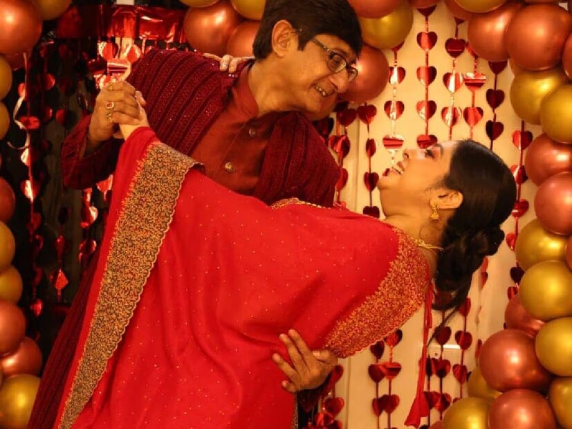 স্যোশাল মডিয়ায় নিজের ছবি পোস্ট করে লোকেশনে অভিনেত্রী লেখেন 'শহর থেকে অনেক দূরে' । পাশাপাশি ক্যাপশানে লিখেন, 'ছবি সৌজন্য: মিস্টার মল্লিক'।