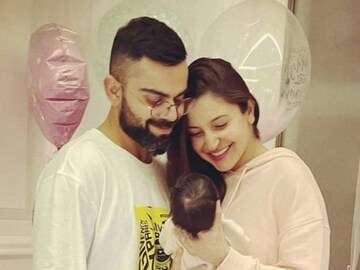 ছেলে হওয়ার পর সন্তান সহ রেস্তরাঁয় বিরাট কোহলি, নেট দুনিয়ায় ঝড় তুলল ছবি