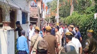 নিহত ছাত্রের বাড়িতে যান চন্দননগরের পুুলিশ কমিশনার৷ নিহত ছাত্রের বাড়িতে যান চন্দননগরের পুুলিশ কমিশনার৷