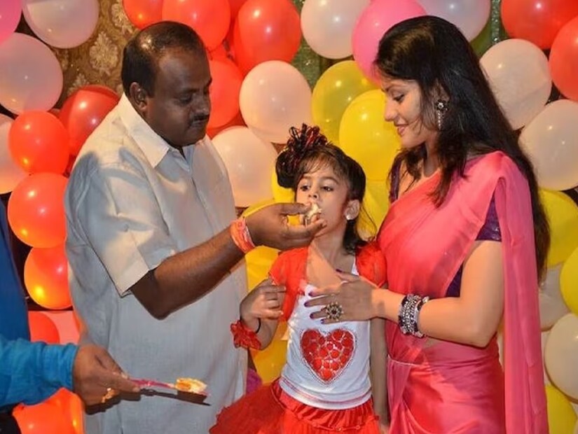 এই সময়ই সামনে আসে রাধিকার ব্যক্তিজীবন। জানা যায়, ২০০৬ সালে গোপনে এইচ ডি কুমারস্বামীকে বিয়ে করেন রাধিকা। তাঁদের একটি কন্যাসন্তানও রয়েছে। ২০১০ সালে রাধিকা নিজেই তাঁদের গোপন বিয়ের কথা প্রকাশ্যে জানান। মিডিয়া রিপোর্ট অনুযায়ী, বিয়ের সময় কুমারস্বামীর বয়স ছিল ৪৭ বছর। রাধিকা তাঁর থেকে ২৭ বছরের ছোট। 