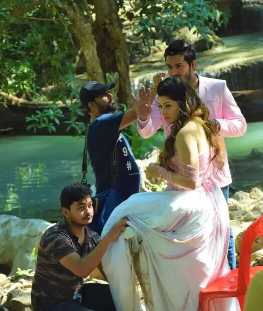 ২০০২ সালে কন্নড় ছবি ‘নীলা মেঘা শামা’ রাধিকাকে লাইমলাইটে এনে দেয়। তাঁর প্রথম ছবি ‘নীনাগাগি’। সেই সময় রাধিকার বয়স ছিল ১৪ বছর। নবম শ্রেণীতে পড়তে পড়তেই রুপোলি পর্দায় পা রাখেন। প্রায় ৩০টিরও বেশি ছবিতে কাজ করেছেন। কিন্তু সেই মতো সাফল্য পাননি রাধিকা। অভিনয়ে দাঁড়ি টেনে ২০১২ সালে প্রযোজনা শুরু করেন। তাঁর প্রযোজিত প্রথম কন্নড় ছবি ‘লাকি’। 