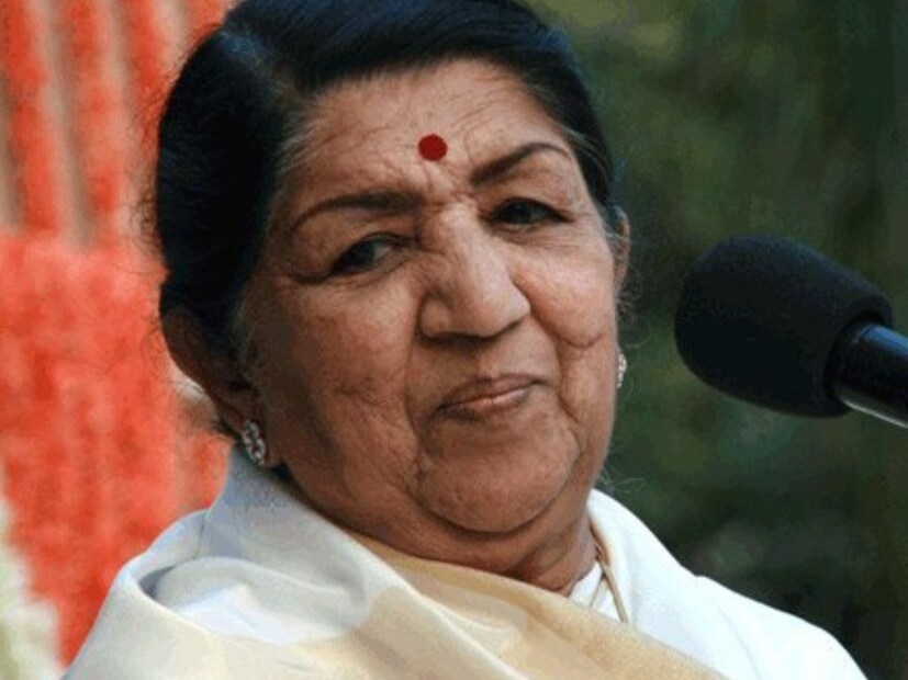 মিডিয়া রিপোর্ট অনুসারে, পরে লতার বাবা, তাঁর ভাব বন্ধন নাটকের প্রধান মহিলা চরিত্র লতিকা দ্বারা প্রভাবিত হয়ে তাঁর নাম রাখেন লতা এবং তারপর সবাই তাকে এই নামে ডাকতে শুরু করে।