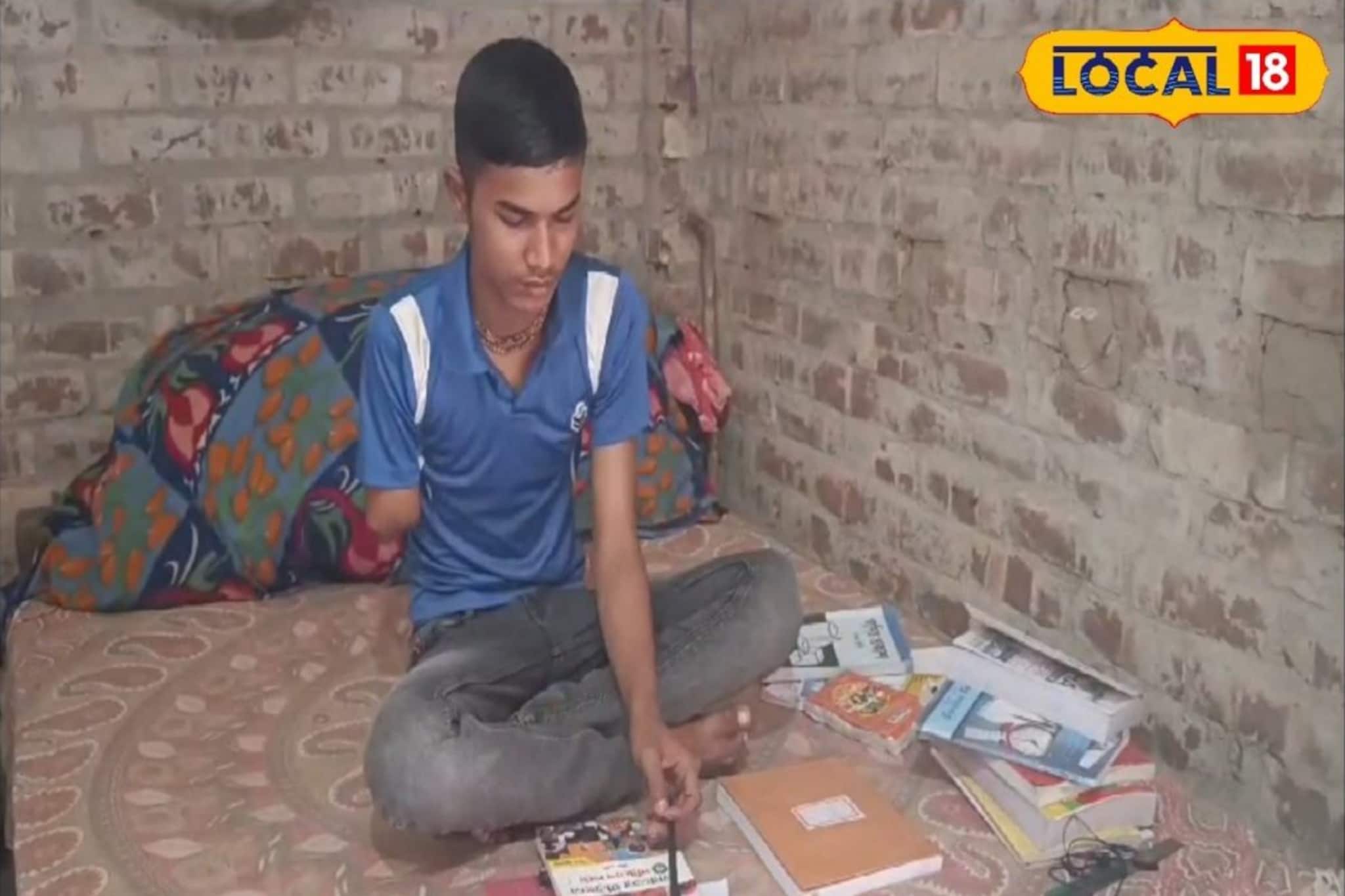 ক্যানসার কেড়েছে ডান হাত, তাতে কী? বাঁ-হাতেই মাধ্যমিক শুভজিতের! দেখলে গর্ব হবে