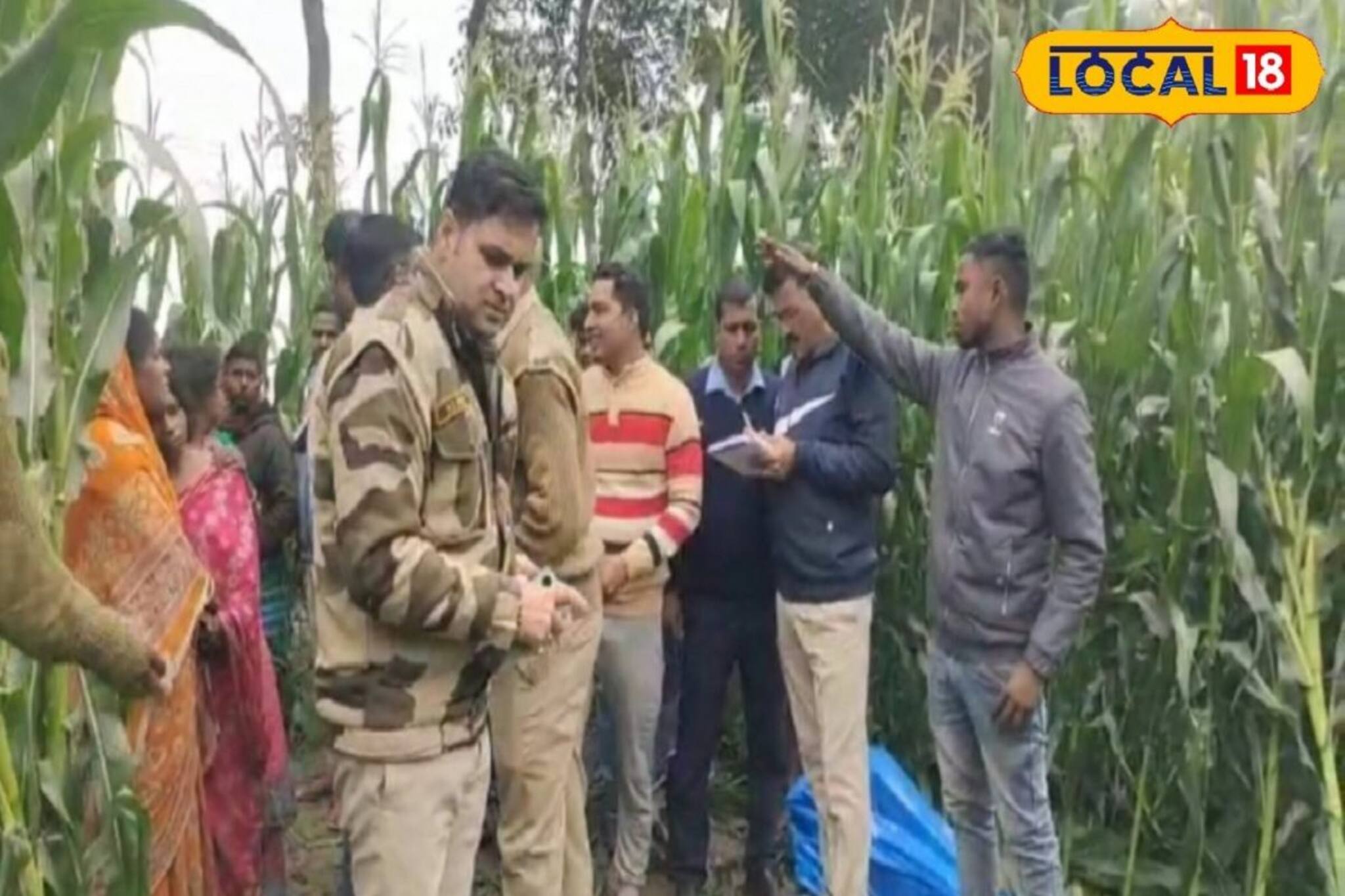 ক্ষেতের ধারে ওটা কী? রক্তে ভাসছে চাষের জমি, পড়ে রয়েছে ছেঁড়া শাড়ি! আতঙ্ক