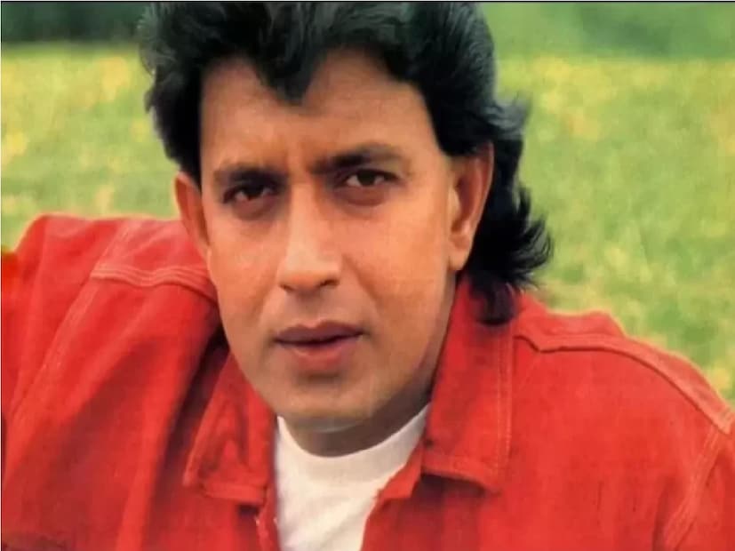 দুই ভাইয়ের মধ্যে মিঠুন ছিলেন ছোট। স্কুলে পড়ার পর তিনি কেমিস্ট্রি নিয়ে স্নাতক হন। এরপরে, তিনি  সেই সময়ে রাজ্য চলতে থাকা  নকশালবাদ দ্বারা প্রভাবিত হয়ে একটি নকশালে যোগ দেন। কিন্তু ভাইয়ের মারা যাওয়ার  পর তিনি সেই পথ ছেড়ে দেন। তারপর তিনি পুনের ফিল্ম অ্যান্ড টেলিভিশন ইনস্টিটিউট থেকে অভিনয়ের প্রশিক্ষণ নেন এবং চলচ্চিত্রে কাজ করার জন্য মুম্বই চলে যান।