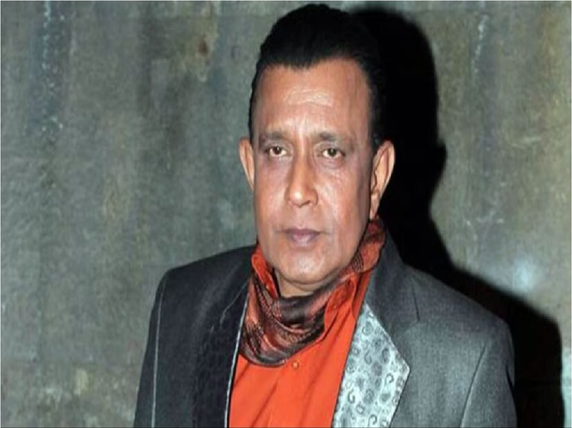 মিঠুন চক্রবর্তীও বিলাসবহুল গাড়ির খুব পছন্দ করেন। রিপোর্ট অনুসারে, অভিনেতা মার্সিডিজ বেঞ্জ, ভক্সওয়াগেন, ফোর্ড এন্ডেভার, টয়োটা ফরচুনারের মতো অসংখ্য ব্র্যান্ডেড ও দামি গাড়ি রয়েছে।