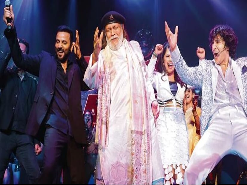 এখন কোটি টাকাতে খেলা মিঠুন চক্রবর্তী দেখেছেন চরম দারিদ্র্য। তাঁর লড়াইয়ের দিনগুলিতে,তিনি মুম্বইয়ের ফুটপাথে খালি পেটে বহু রাত কাটাতে বাধ্য হয়েছিলেন৷