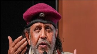 কথাবার্তা ঘুম খাওয়া-দাওয়া সবই স্বাভাবিক। ফল ও সহজপাচ্য খাবার দেওয়া হচ্ছে তাঁকে। চিকিৎসকরা তাঁকে পর্যাপ্ত বিশ্রামে থাকতে বলেছেন। কথাবার্তা ঘুম খাওয়া-দাওয়া সবই স্বাভাবিক। ফল ও সহজপাচ্য খাবার দেওয়া হচ্ছে তাঁকে। চিকিৎসকরা তাঁকে পর্যাপ্ত বিশ্রামে থাকতে বলেছেন।