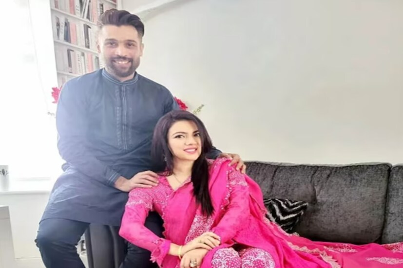 স্পট ফিক্সিং মামলায় ধরা পড়ার সময় মহম্মদ আমিরের বয়স ছিল মাত্র ১৮ বছর। সাজা ভোগ করার সময় আমির তার আইনজীবীর প্রেমে পড়েন। তার আইনজীবীর নাম নারজিস খাতুন। পড়ে তাকেই বিয়ে করেন আমির।