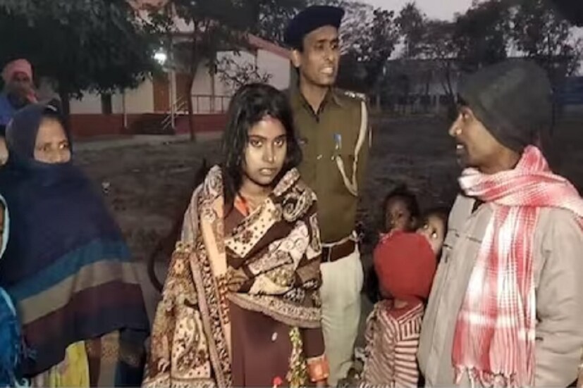 ঘটনাটি ঘটেছে নগর থানা এলাকার সাহু পোখরে। জানা গিয়েছে, নববধূ সাহু পোখরের সীমানা প্রাচীর পেরিয়ে পোখরের দিকে যেতে শুরু করলে স্থানীয় লোকজনের সন্দেহ হয়। দৌড়ে গিয়ে তাঁরা মেয়েটিকে আটকান। তারপর হেল্পলাইন নম্বর ১১২-তে ফোন করে পুলিশকে খবর দেন।