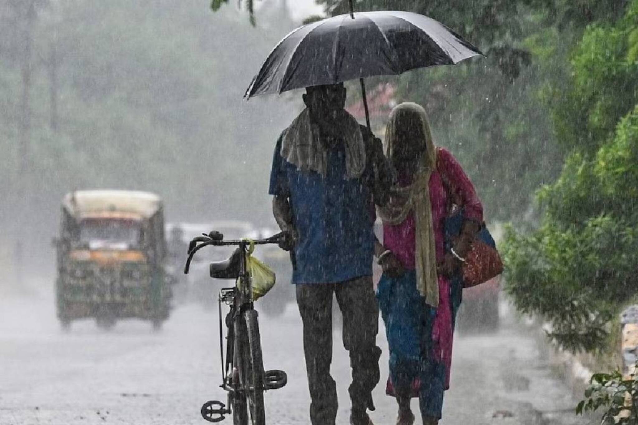 বসন্তেও কেন বৃষ্টি? কলকাতা-সহ রাজ্যের কোথায় কবে এখন বৃষ্টি চলবে, জানুন আপডেট