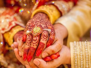 তাঁর জন্য পাত্র ঠিক করা হয়েছে ইন্টারভিউ নিয়ে