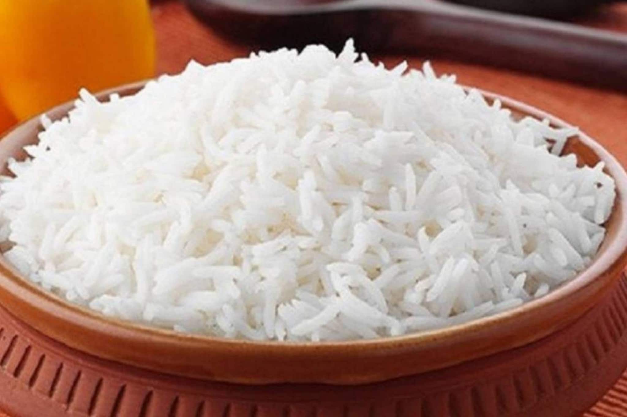 সাদা ভাতে মোটা হয়ে যাবেন? নাকি উপকারী ভাত খেলেই রোগা থাকবেন? জানুন