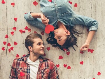 প্রেমিকাকে কাছে পেতে ভ্যালেন্টাইন্স ডে-তে দিন এই উপহার! অন্যটায় তছনছ প্রেম