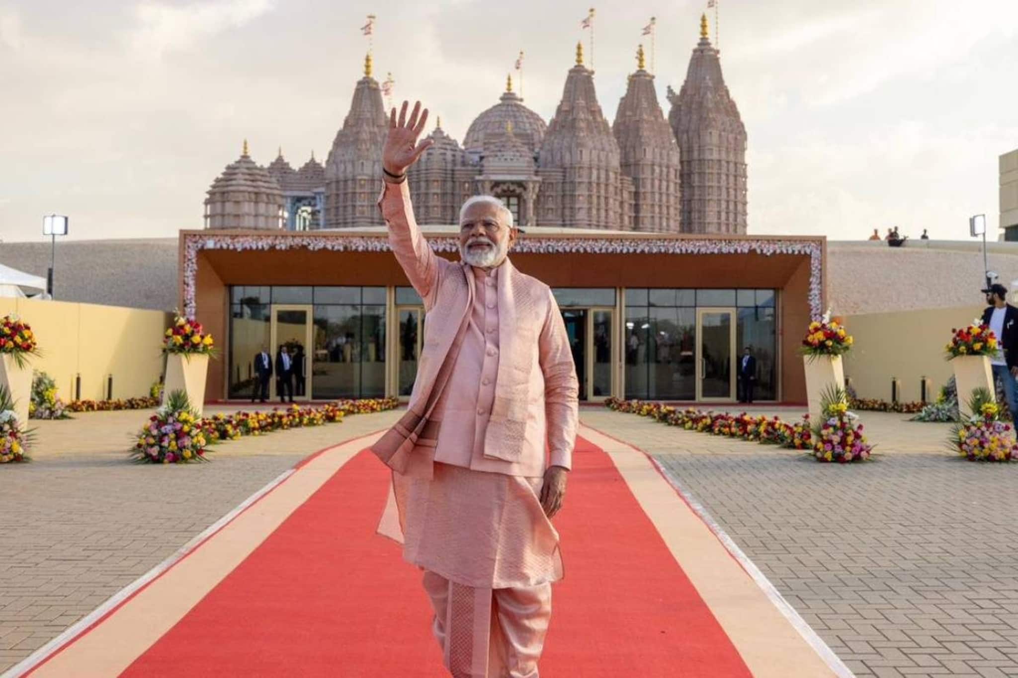 মরুশহর আবুধাবিতে বিএপিএস-এর নতুন মন্দির নির্মিত প্রাচীন নির্মাণ ও সৃষ্টির রীতিতে