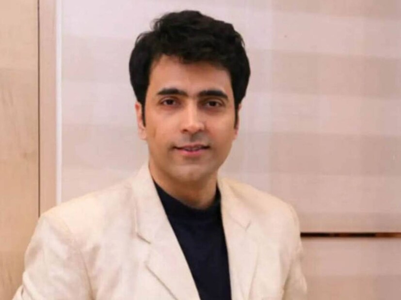 পর্দার ব্যোমকেশ আবীর চট্টোপাধ্যায়ও নাকি ডার্ক চকোলেটের অনুরাগী। টলিপাড়ায় অন্তত তেমনই গুঞ্জন।