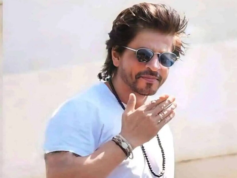 ছোট পর্দায় ‘ফৌজি’ সিরিয়াল দিয়ে অভিনয়ের শুরু হলেও, বলিউডে শাহরুখ খানের ডেবিউ ফিল্ম ছিল ‘দিওয়ানা’৷ যেখানে ঋষি কপূর এবং দিব্যা ভারতীর সঙ্গে অভিনয় করেছিলেন তিনি৷ একটি পুরনো সাক্ষাৎকারে শাহরুখ জানিয়েছিলেন, তিনি ওই সিনেমার জন্য কত টাকা পেয়েছিলেন৷